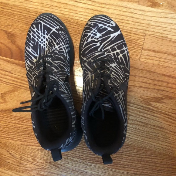 Nike Roshe - Picture 2 of 3